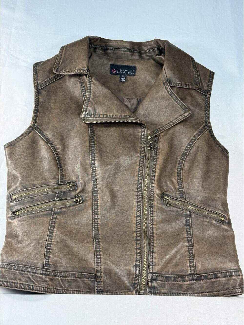 Women’s Soft Brown Faux Leather vest with zipper Pockets Size Medium Fitted